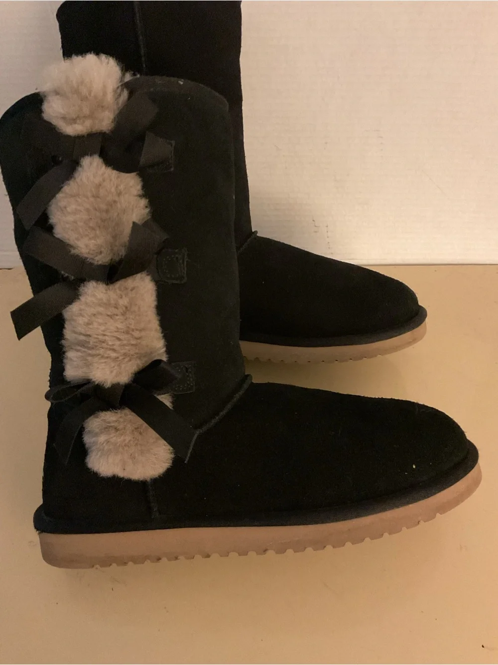 Koolaburra by Ugg women black suede sheepskin Victoria boots US 10